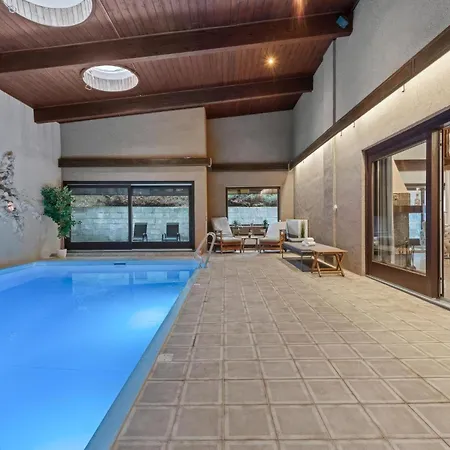 Wellness Near Vienna - Pool, Sauna & Whirlpool Vakantiehuis *