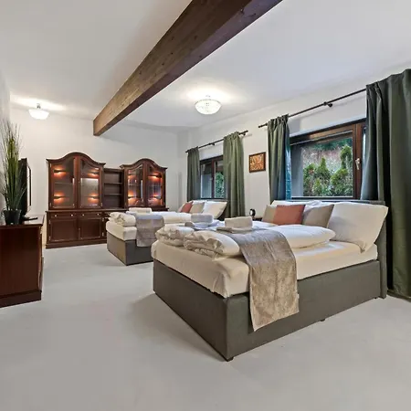 Vakantiehuis Wellness Near Vienna - Pool, Sauna & Whirlpool