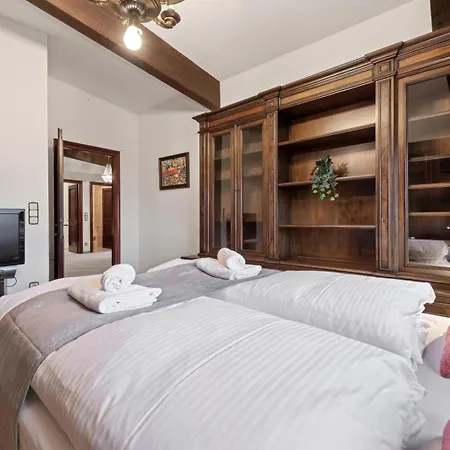 Wellness Near Vienna - Pool, Sauna & Whirlpool Vakantiehuis