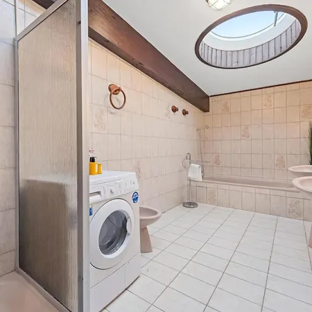 Wellness Near Vienna - Pool, Sauna & Whirlpool Vakantiehuis *