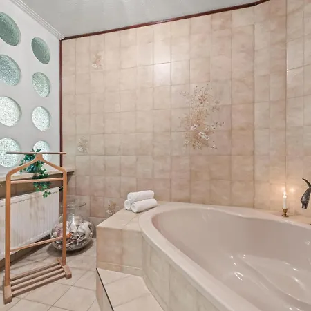 Wellness Near Vienna - Pool, Sauna & Whirlpool *