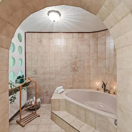 Vakantiehuis Wellness Near Vienna - Pool, Sauna & Whirlpool *