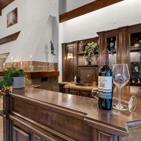 Wellness Near Vienna - Pool, Sauna & Whirlpool Vakantiehuis