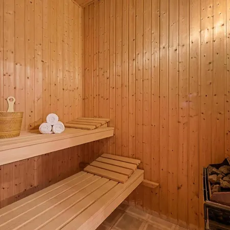 Wellness Near Vienna - Pool, Sauna & Whirlpool *
